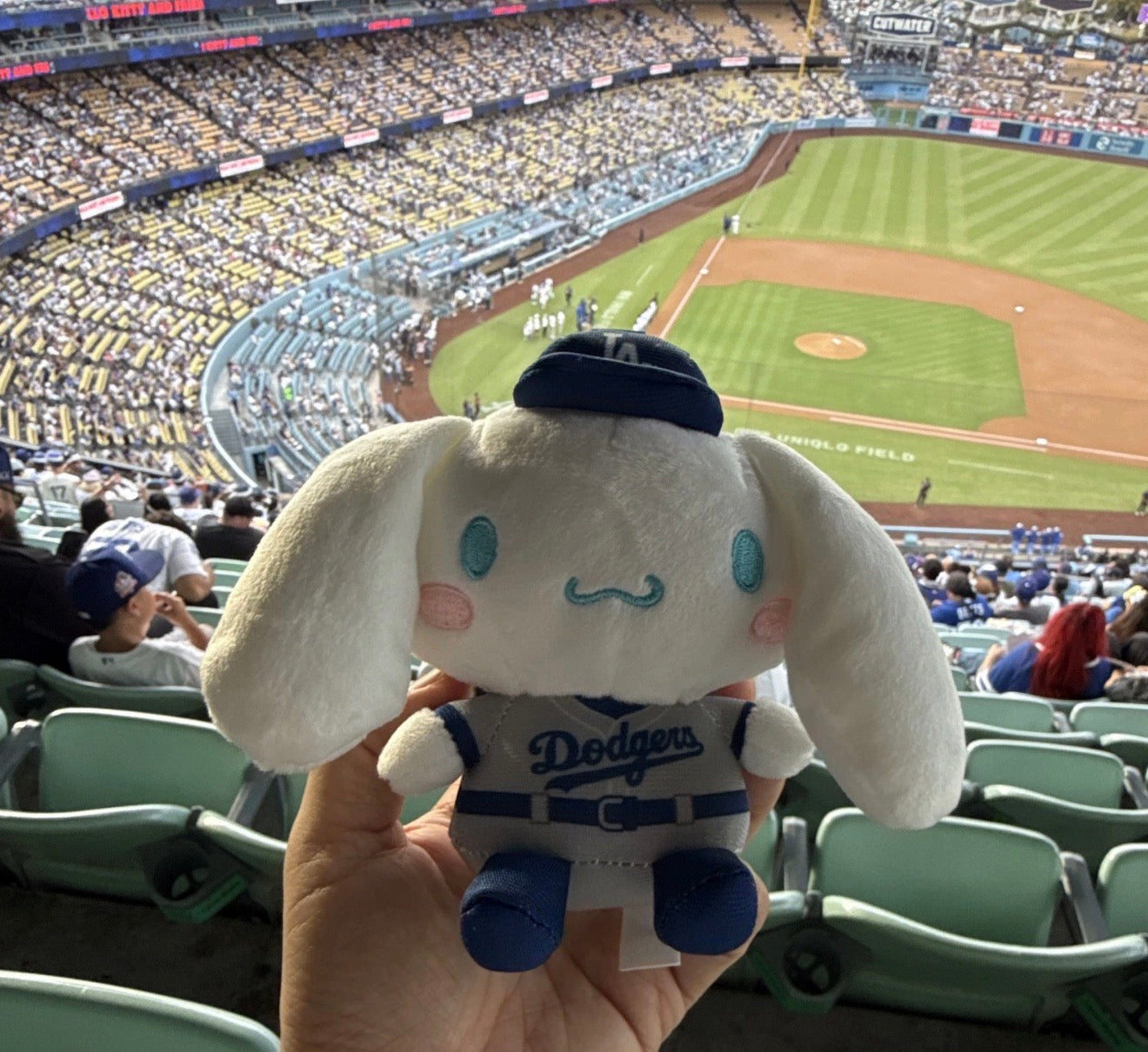 Hello Kitty & Friends Los Angeles Dodgers Plush Clip SGA 8/12/26
